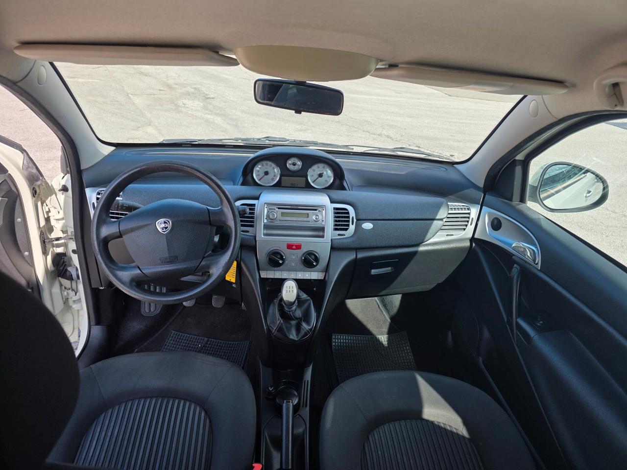 Lancia Ypsilon neo patentati 81000 km