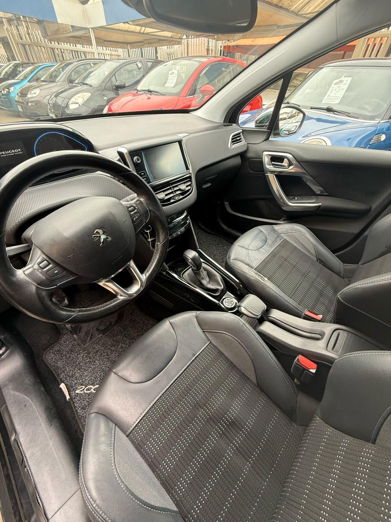 PEUGEOT 2008 1,2 BENZ.