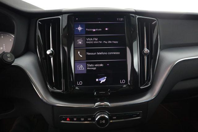 VOLVO XC60 XC60 B4 (d) automatico Momentum Pro