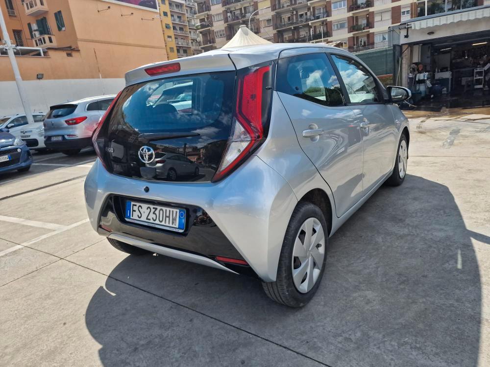 Toyota Aygo 5 Porte Aygo 5p 1.0 x-play 72cv km 21000