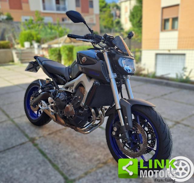 YAMAHA MT-09 .