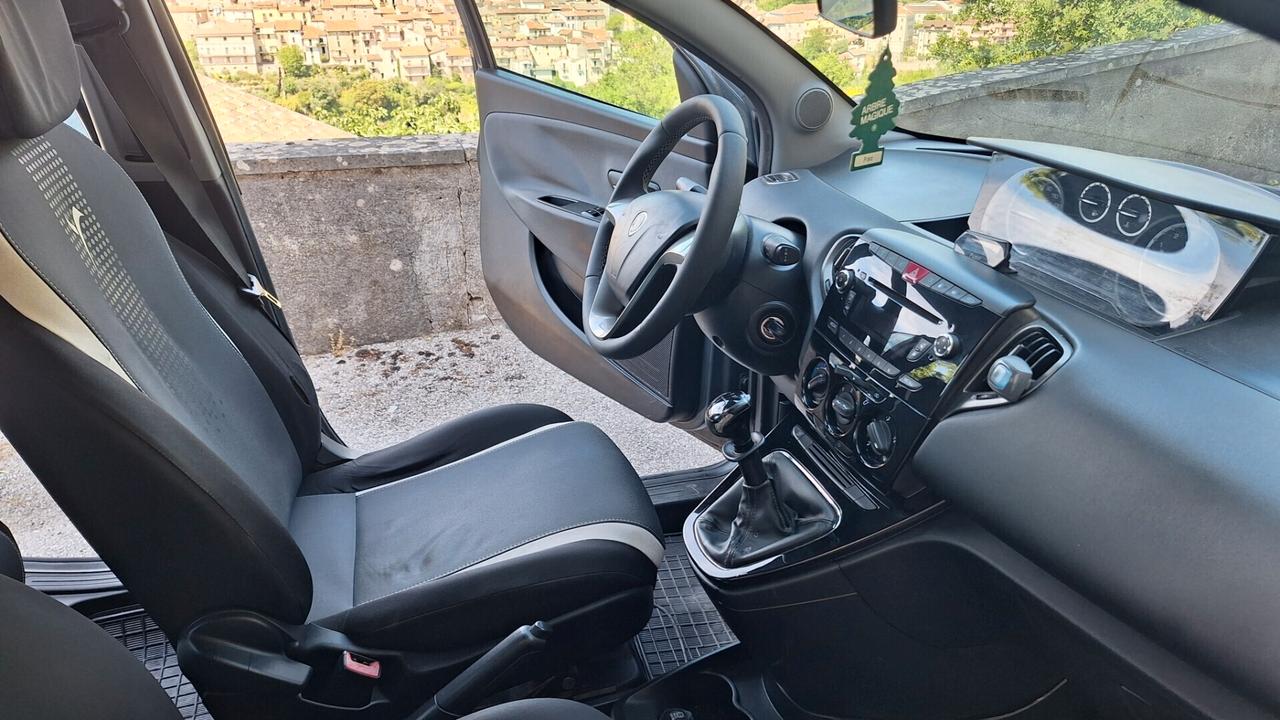 Lancia Ypsilon 0.9 TwinAir 85 CV 5 porte Metano Ecochic Elefantino