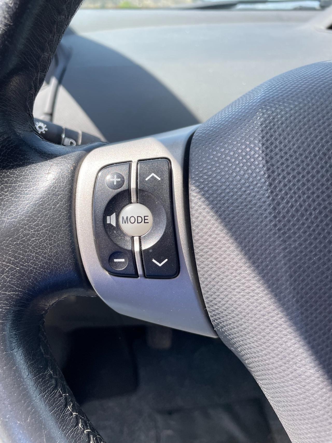 Toyota Yaris 1.3 5 porte Sol