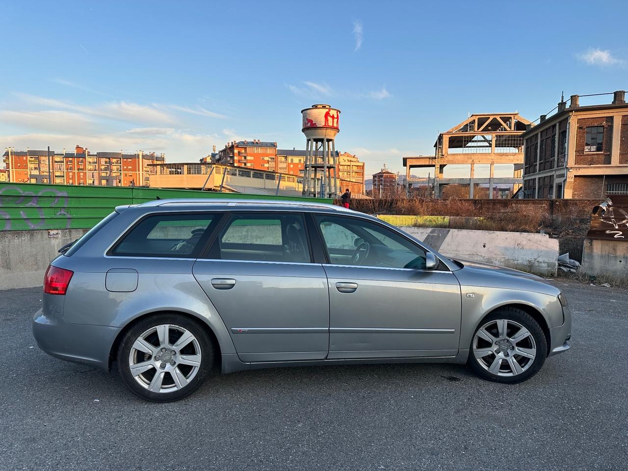 Audi A4 2.0 16V TDI s line