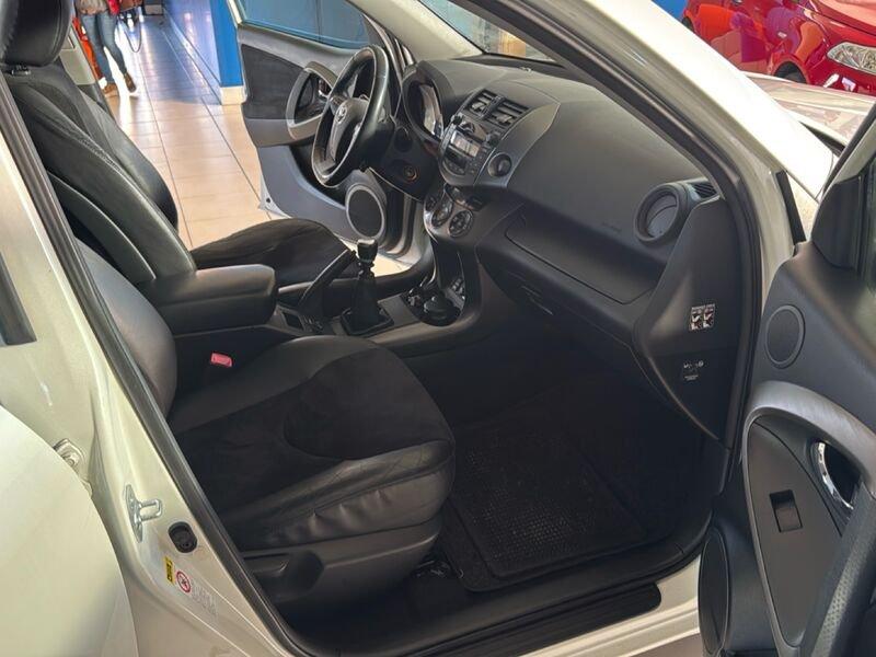 Toyota RAV4 D-4d 2.2 DPF 150cv Exclusive Gancio Traino