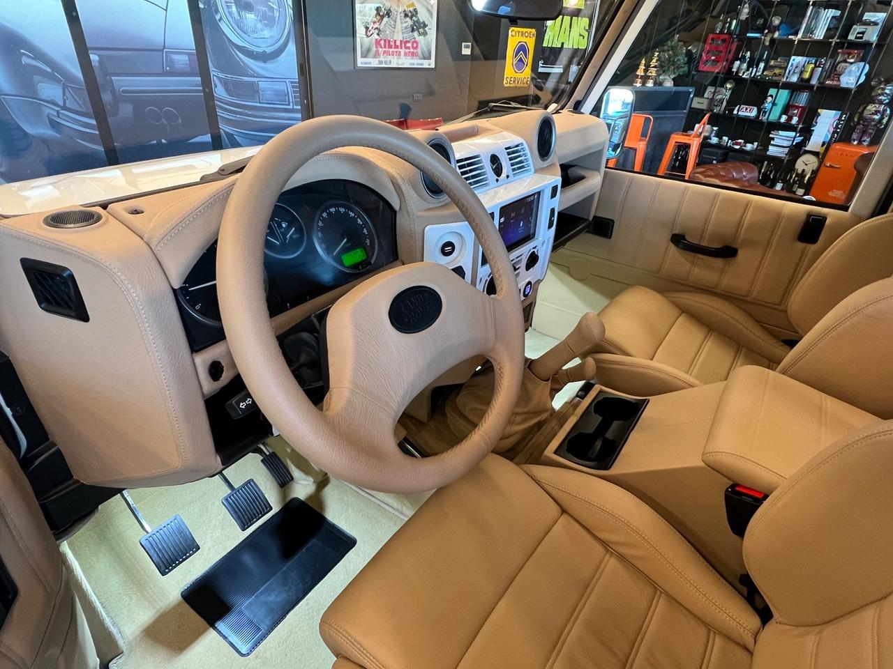 Land Rover Defender 110 2.4 TD4 High Capacity Pick Up E "The world's style"