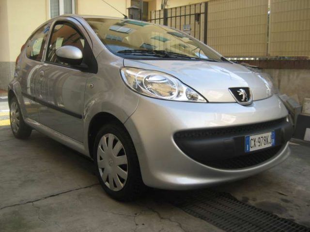 PEUGEOT 107 1.0 68 CV 5P SWEET YEAR