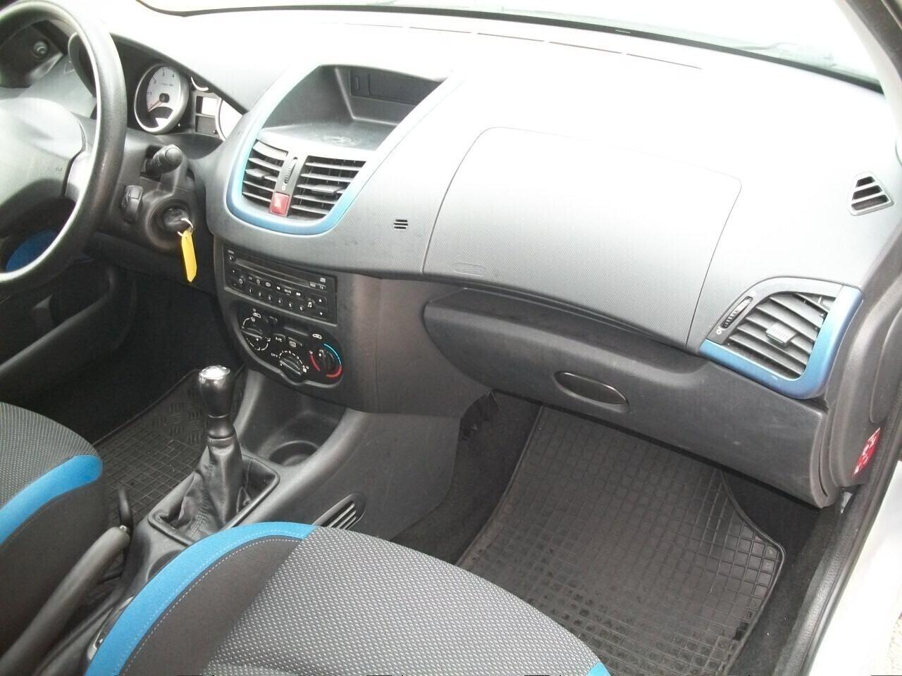 Peugeot 206 MODELLO PIU,, CC 1360 BENZINA EURO 05 SI NUOVI PATENTATI KM 119443 GARANZIA UN ANNO