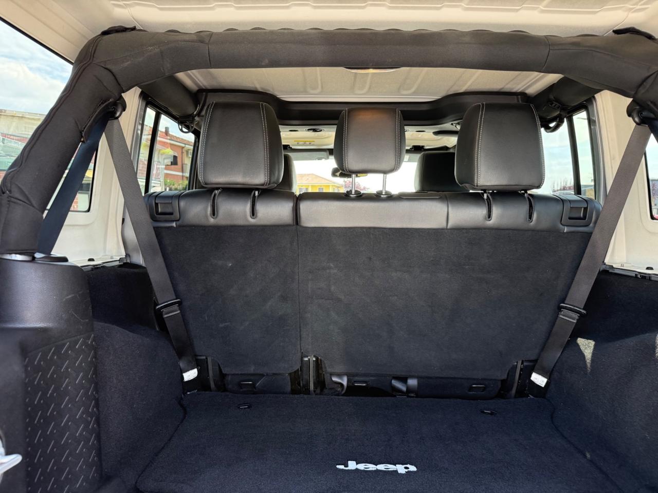Jeep Wrangler Unlimited 2.8 CRD DPF Sahara Auto