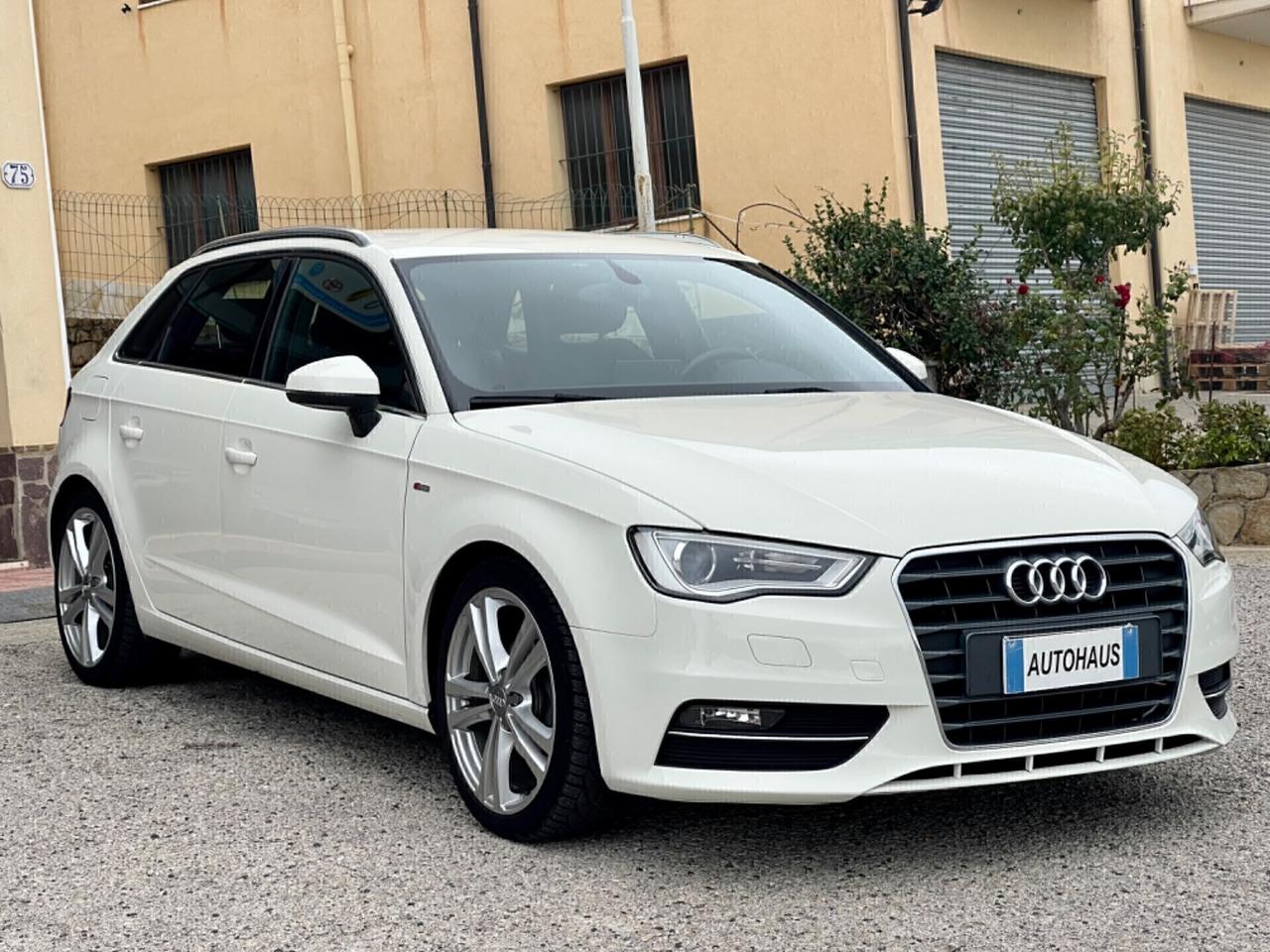 Audi A3 Sportback 2.0 TDI 150cv S-Line - R18 - LED