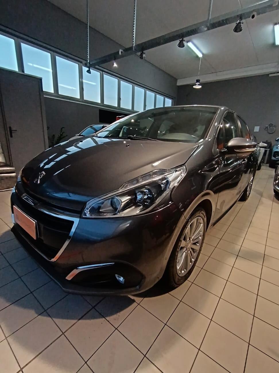 Peugeot 208 allure neopatentati