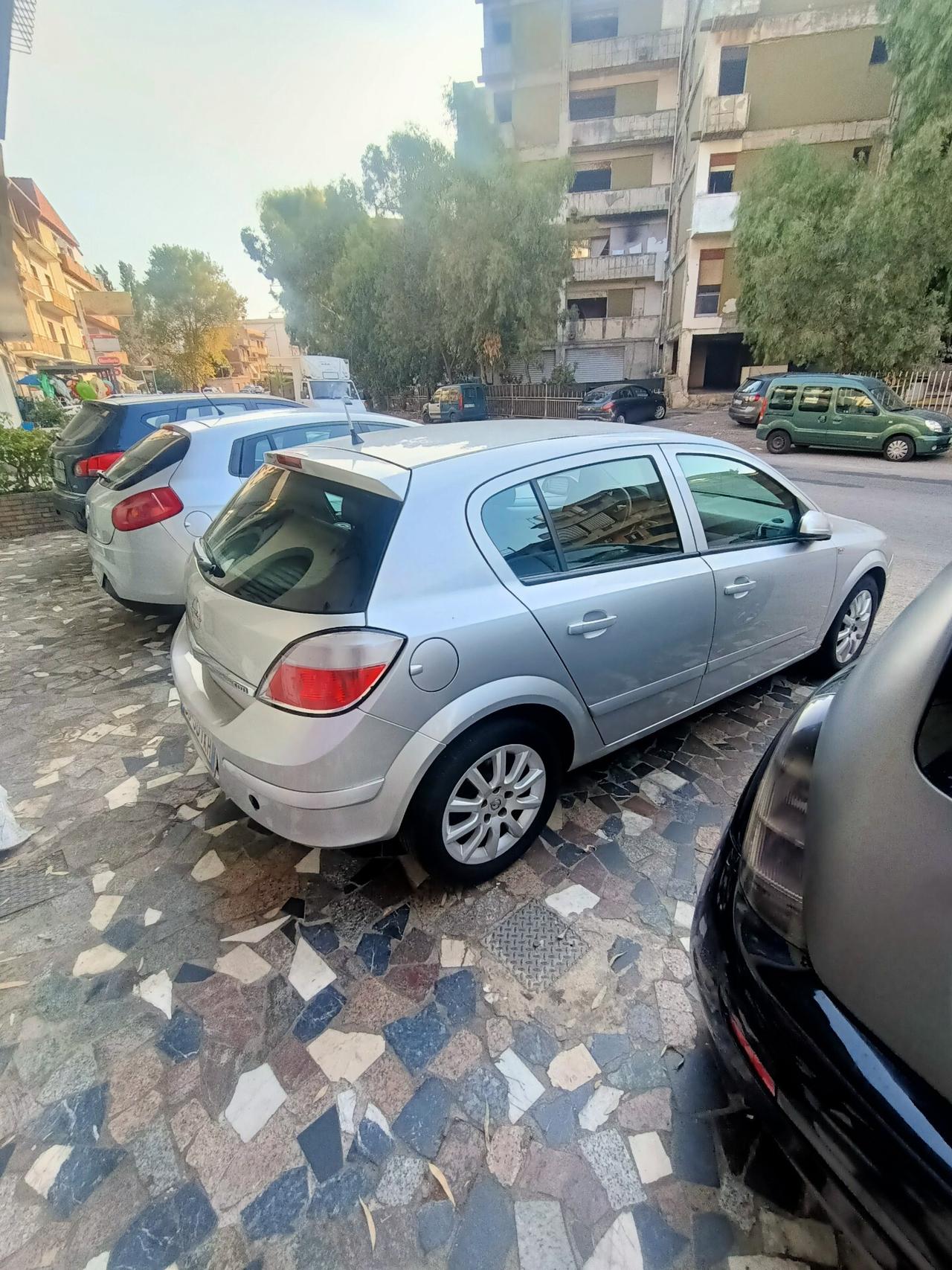 Opel Astra 1.3 CDTI 5 porte € 2.600 TRATTABILI .