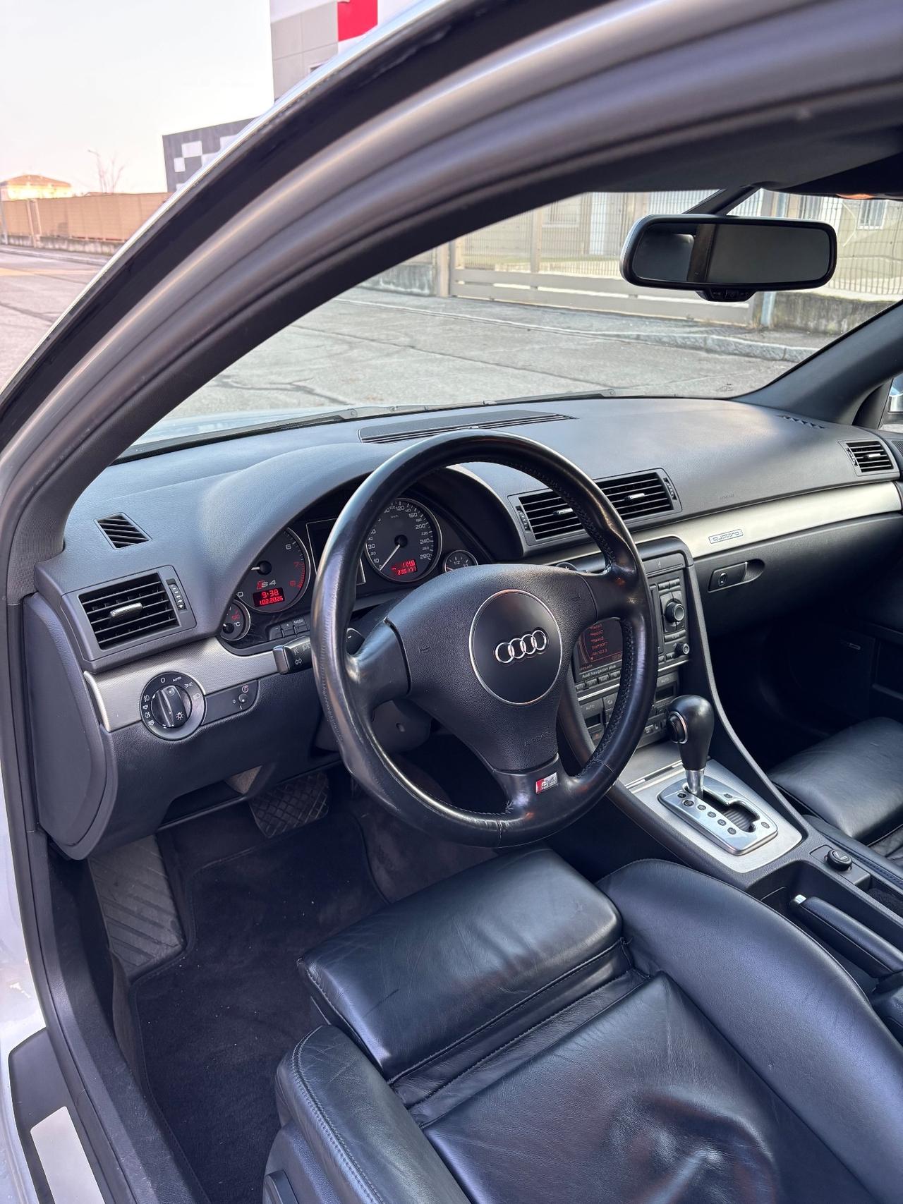 Audi S4 4.2 V8 344CV