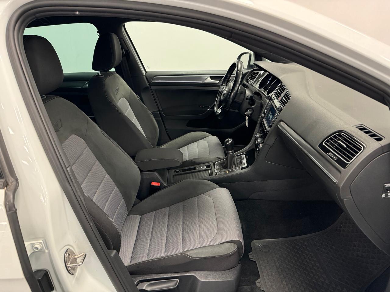 Volkswagen Golf 2.0 TDI 5p. Sport Edition R LINE BlueMotion Tech.