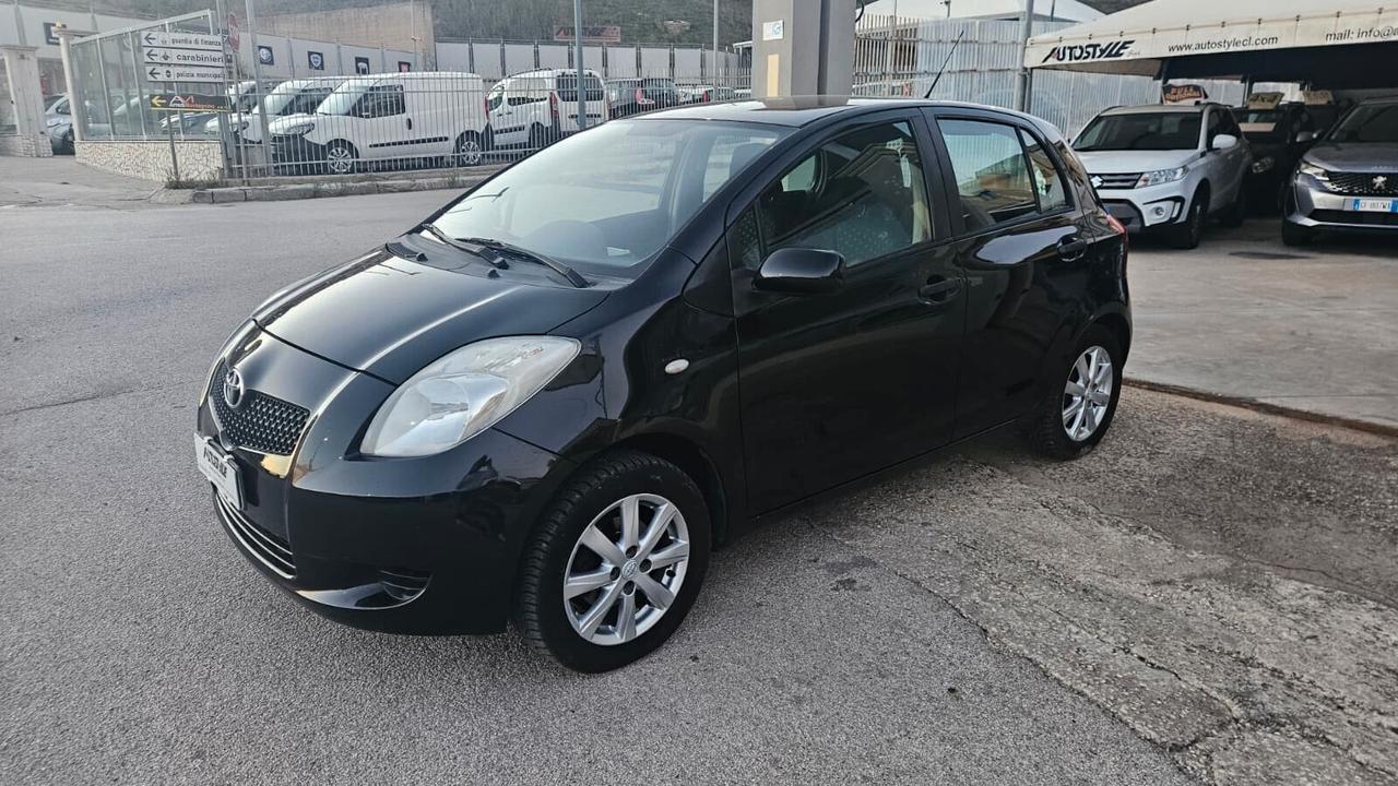 Toyota Yaris 1.0 benzina 5 porte