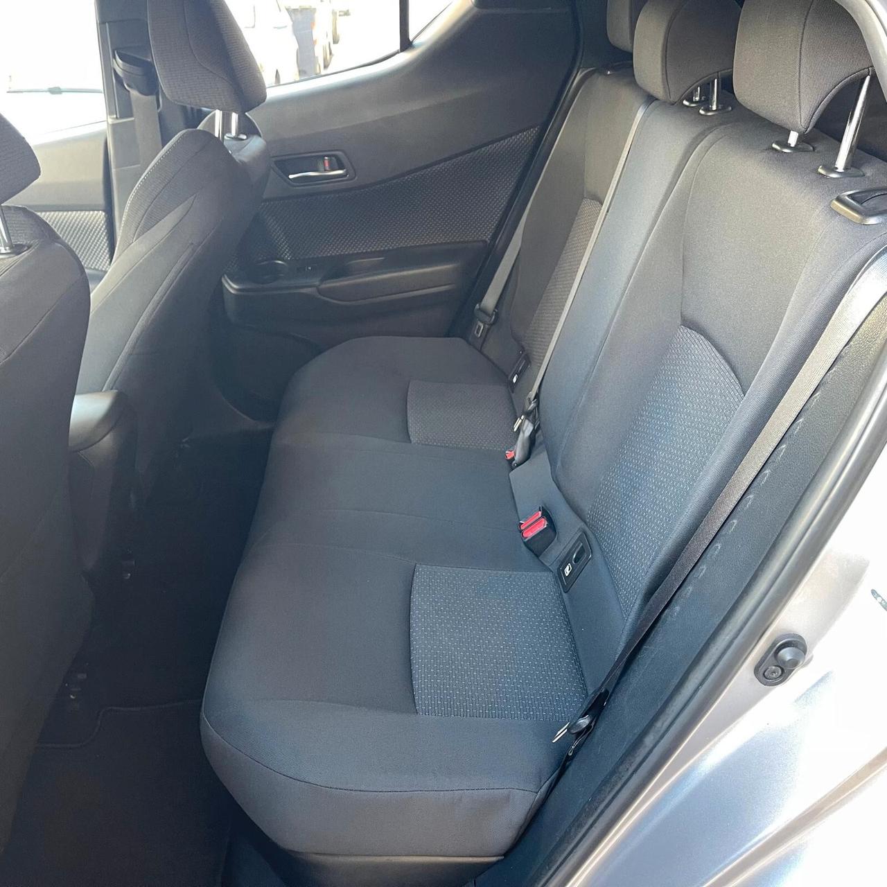 Toyota C-HR 1.8 Hybrid E-CVT Business
