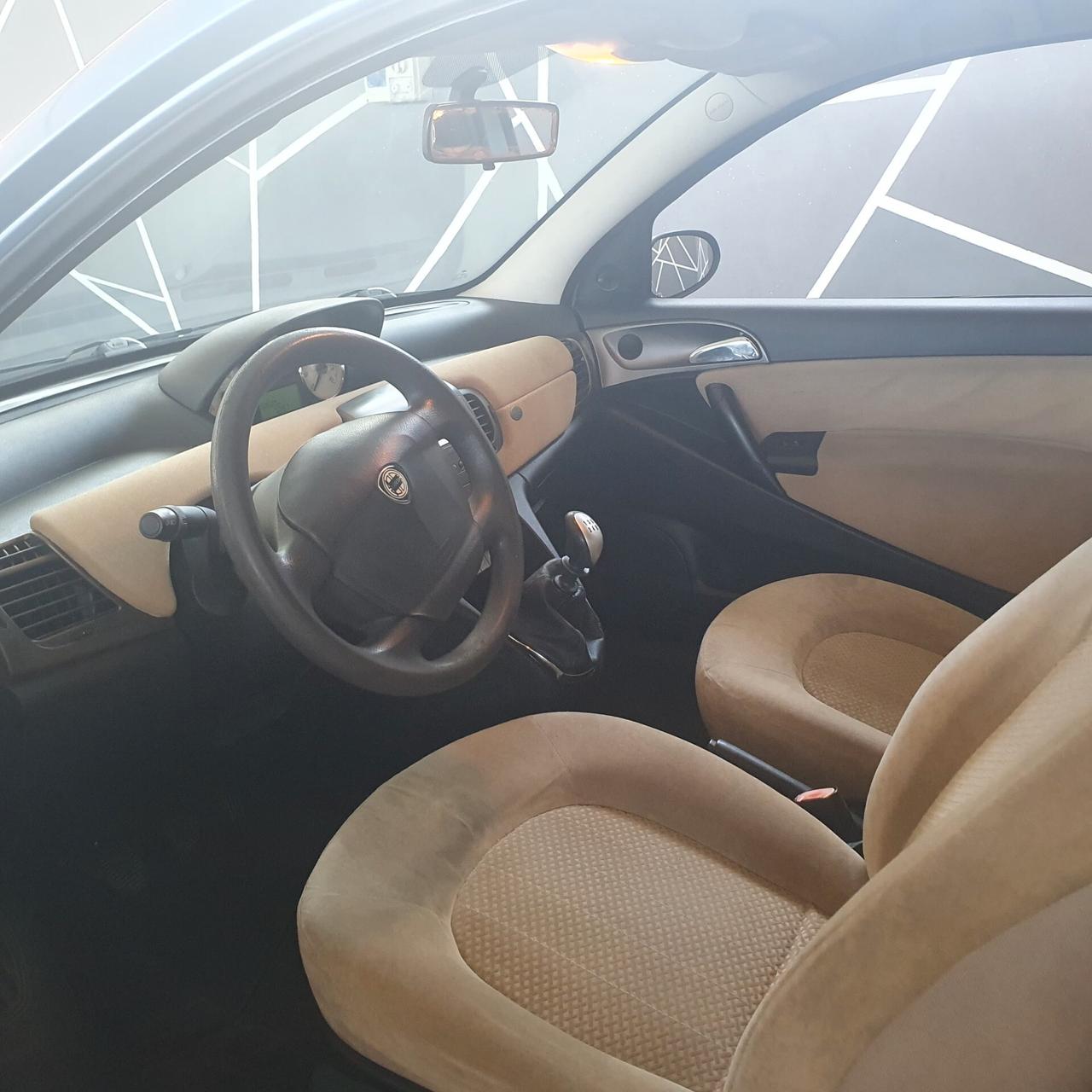 Lancia Ypsilon 1.2 NEOPATENTATI