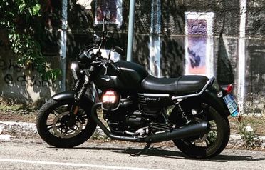 Moto Guzzi V7 III