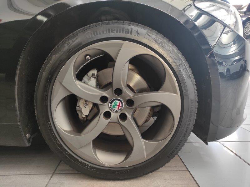 ALFA ROMEO Giulia (2016) - Giulia 2.0 Turbo 200 CV AT8 Sport-Tech