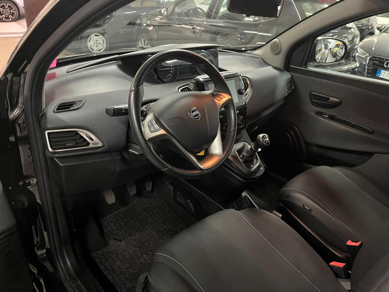 Lancia Ypsilon 1.0 Hybrid 5 porte