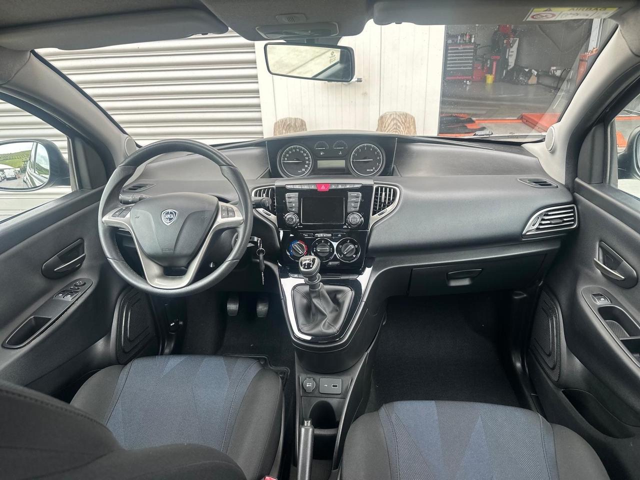 Lancia Ypsilon 1.2 69 CV 5 porte S&S Platinum