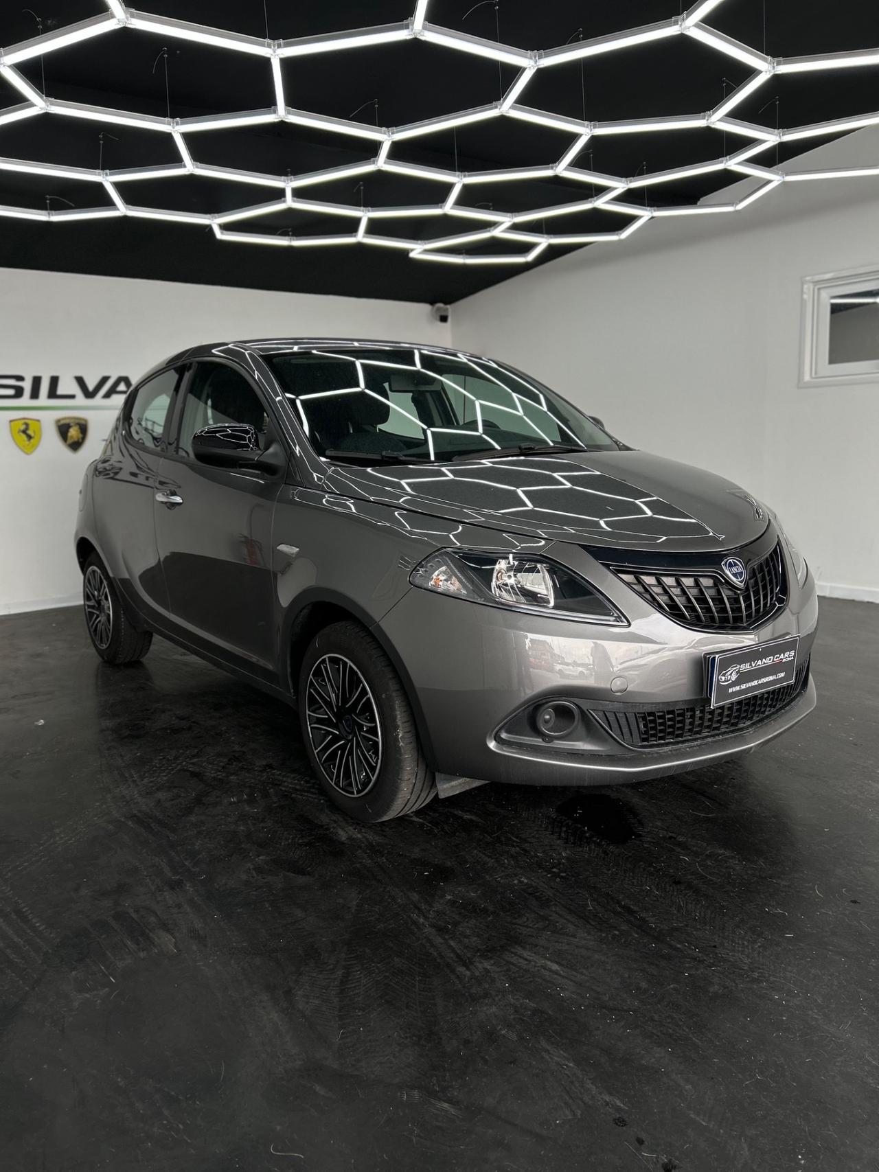 Lancia Ypsilon 1.0 FireFly 5 porte S&S Hybrid Silver Plus