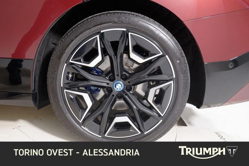 BMW iX xdrive50 pacchetto sportivo