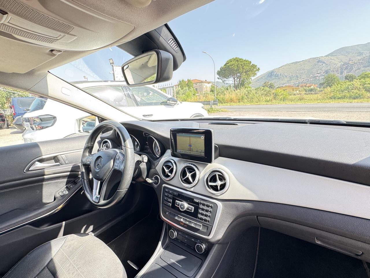 MERCEDES-BENZ GLA 200CDI PREMIUM PER NEOPATENTATI