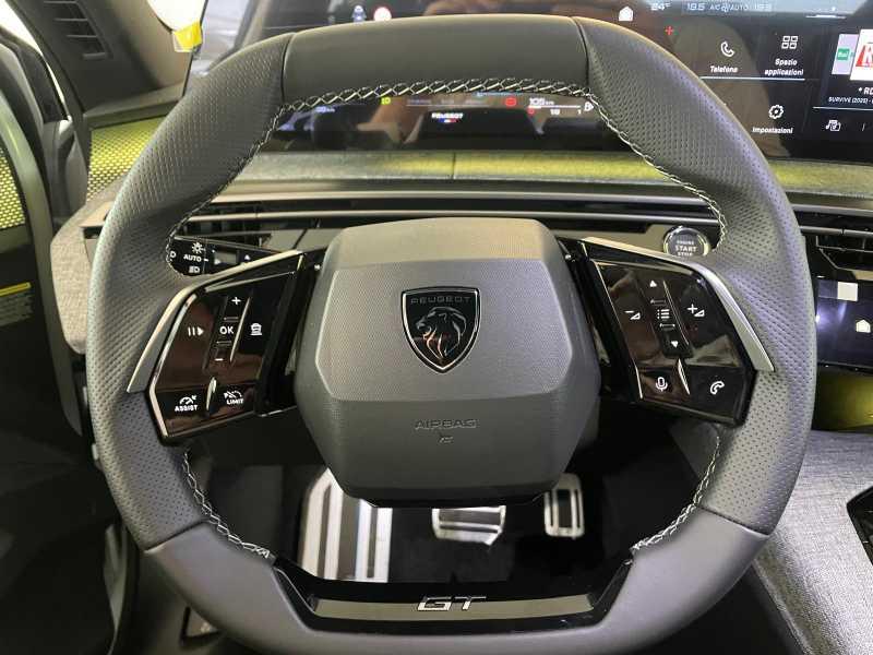 PEUGEOT Nuovo 5008 Hybrid 136 e-DCS6 GT