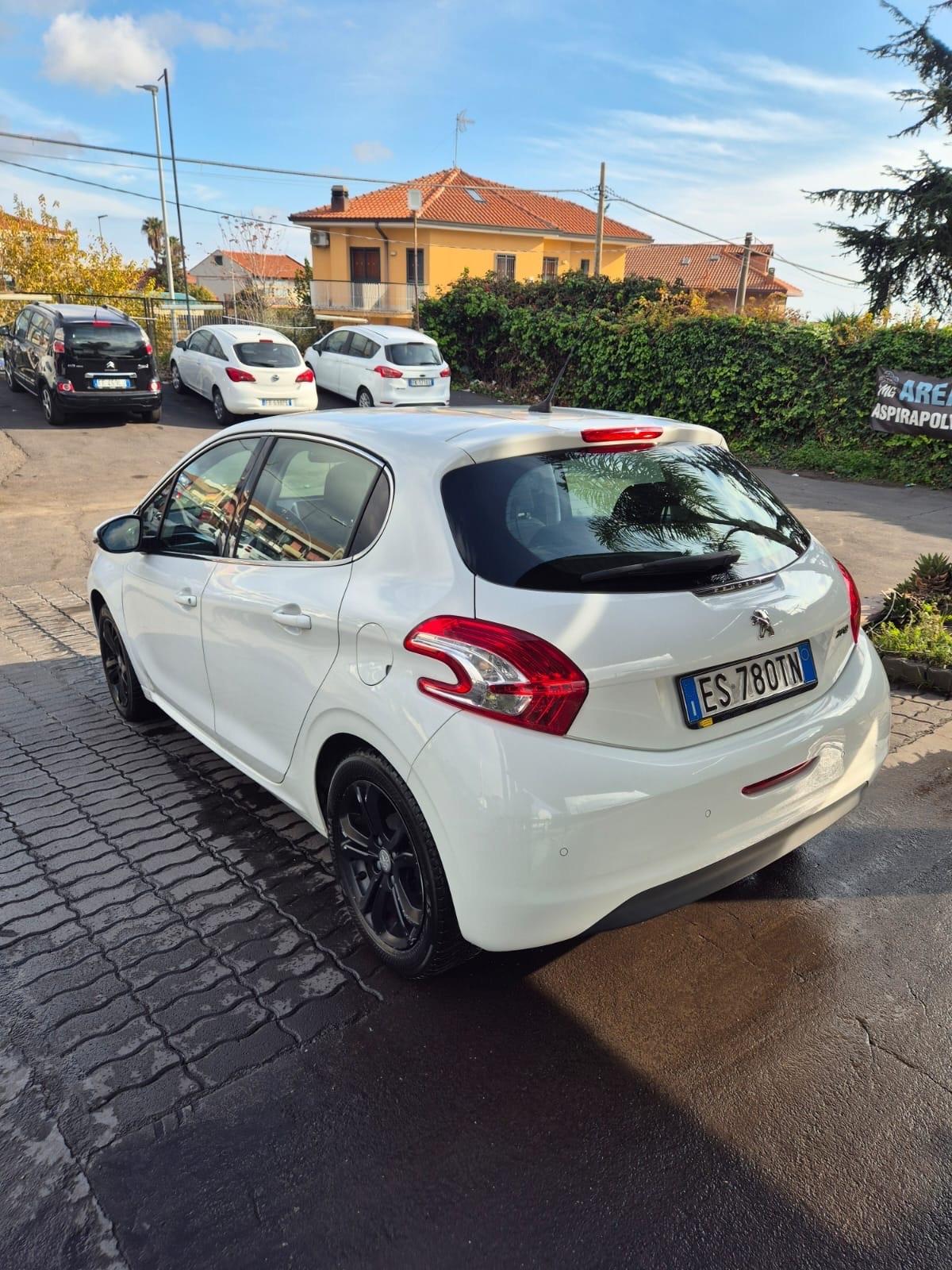 Peugeot 208 1.4 HDi 68 CV 5 porte Allure