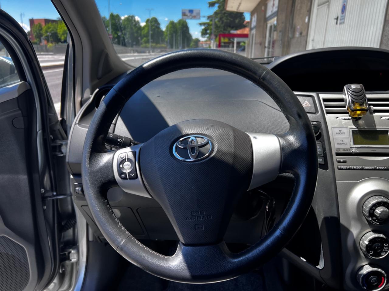 Toyota Yaris 1.0 5 porte Sol