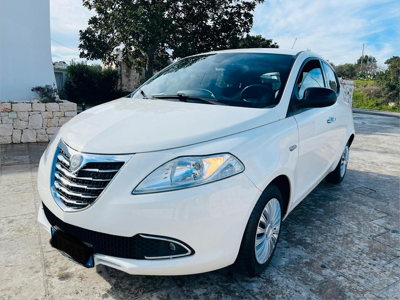 Lancia Ypsilon 1.2 - IDEALE X NEOPATENTATI - 2011