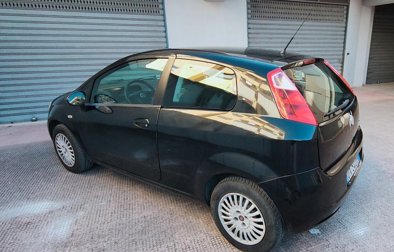 Fiat Grande Punto 1.4 GPL 3 porte .4 gomme nuove