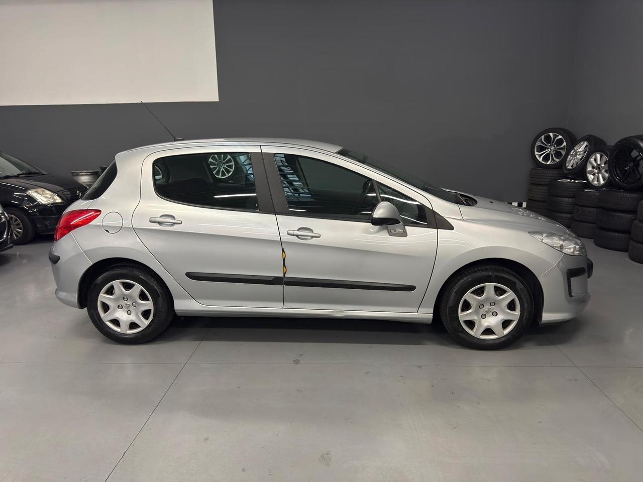 Peugeot 308 1.4 VTi 98CV 5p. Premium
