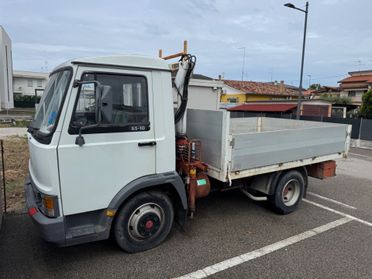 Iveco 65-10 con gru