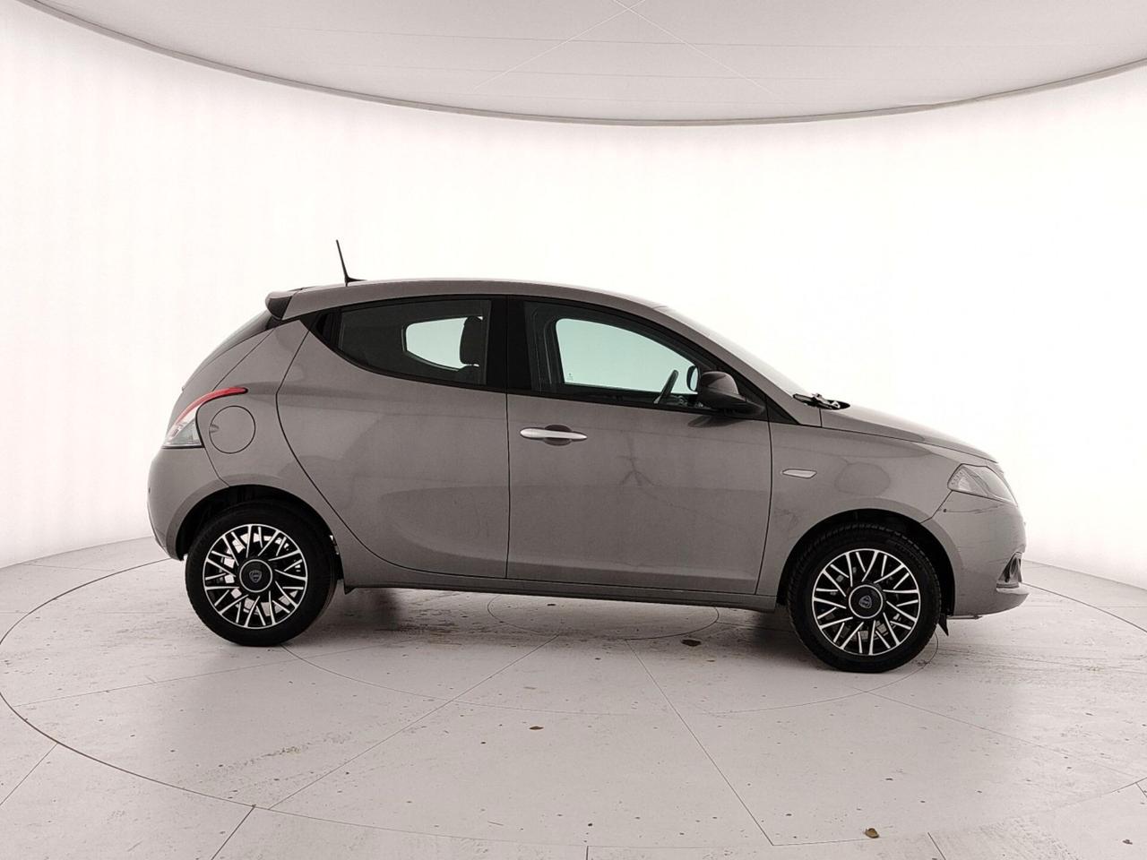 Lancia Ypsilon 1.0 FireFly 5 porte S&S Hybrid Platino