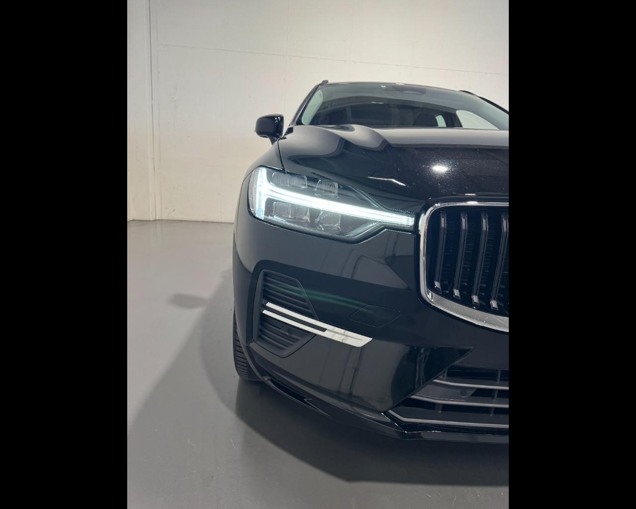 VOLVO XC60 B4 MOMENTUM PRO AUTO