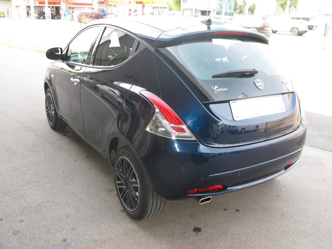 Lancia Ypsilon 1.0 FireFly 5 porte S&S Hybrid Ecochic Gold