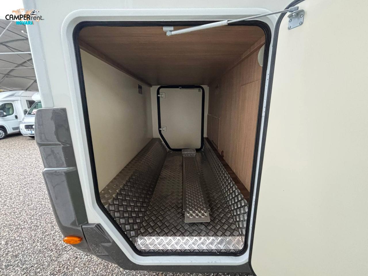 ELNAGH T-LOFT 530 SPECIAL EDITION - motorhome con letti gemelli in coda ed ampio garage