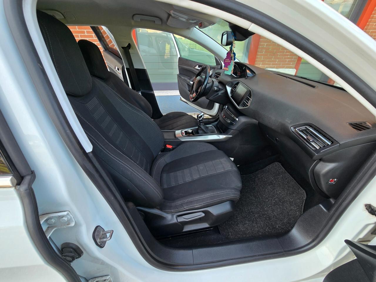 Peugeot 308 BlueHDi 120 S&S EAT6 SW Allure