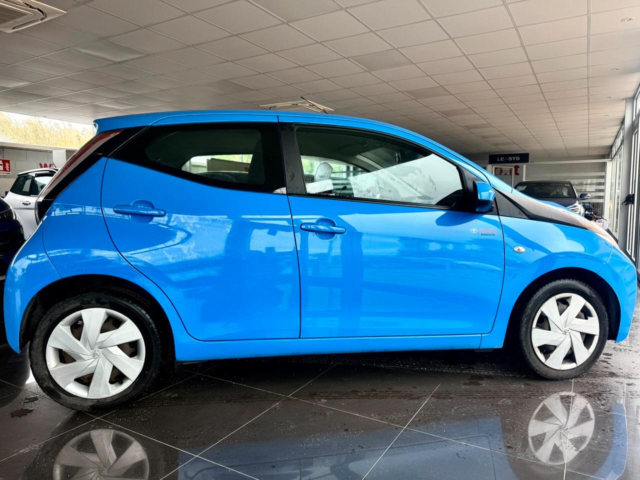 Toyota Aygo 1.0 VVT-i 69 CV 5 porte x-play imm.2017