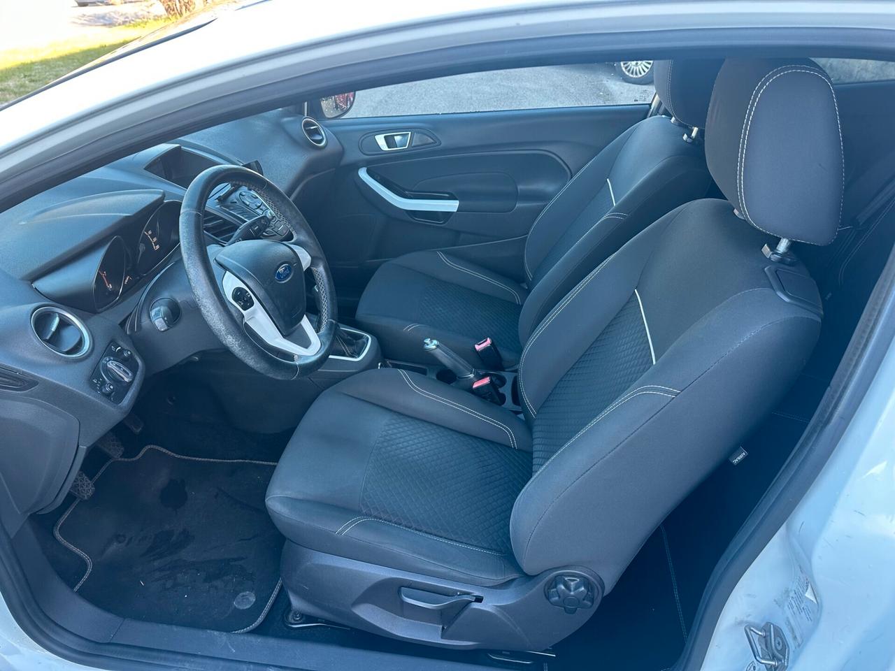 Ford Fiesta 1.4 3 porte Bz.- GPL Black & White Edition ok neo patentati