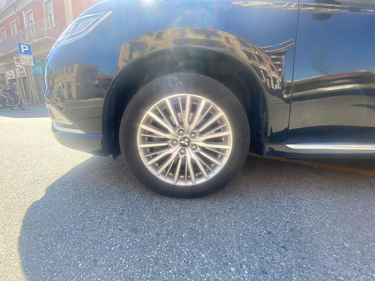 Mitsubishi Outlander 2.4 PHEV #50018