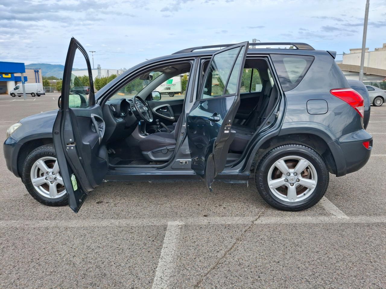 Toyota RAV 4 2.2 D-4D-DIESEL*PERFETTA*
