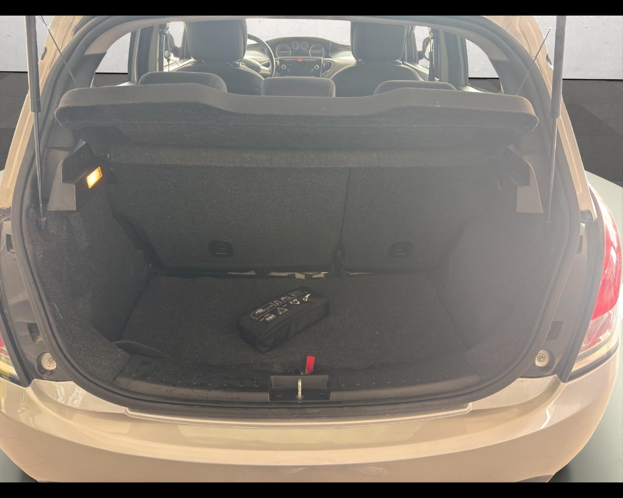 LANCIA Ypsilon 3ª serie - Ypsilon 1.2 69 CV 5 porte S&S Silver