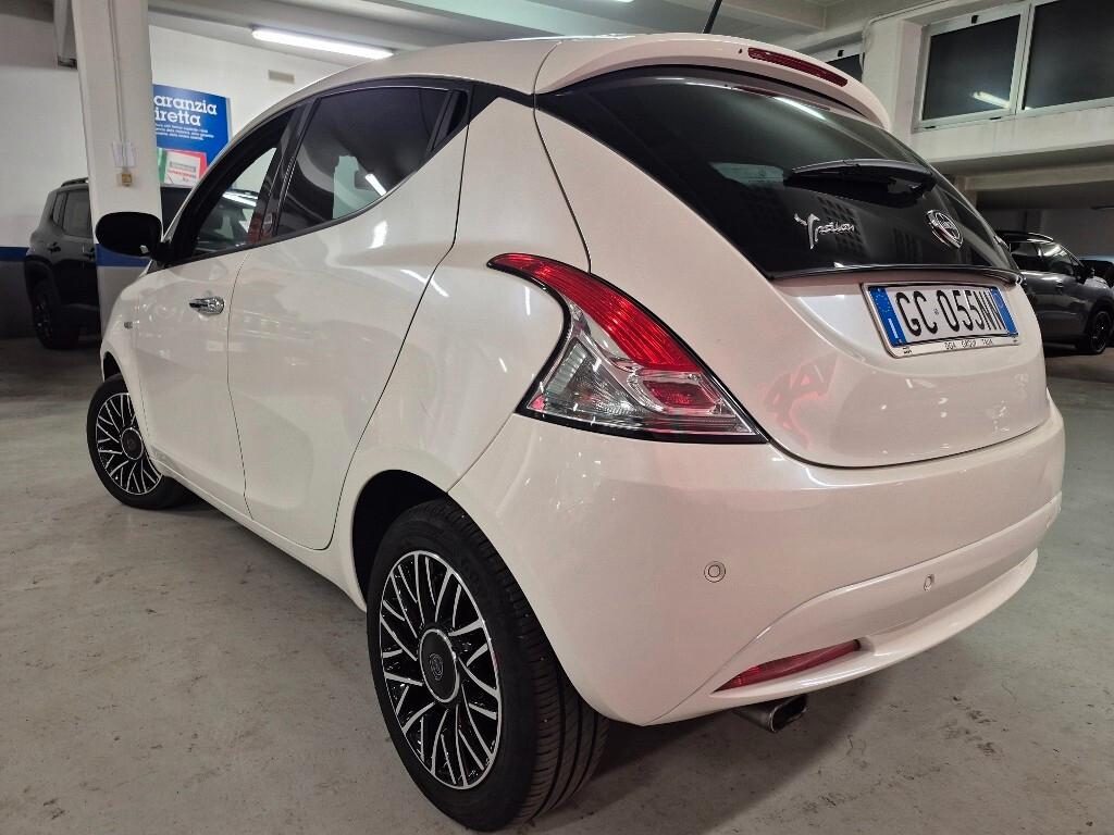 Lancia Ypsilon 1.0 FireFly 5 porte S&S Hybrid Ecochic Gold