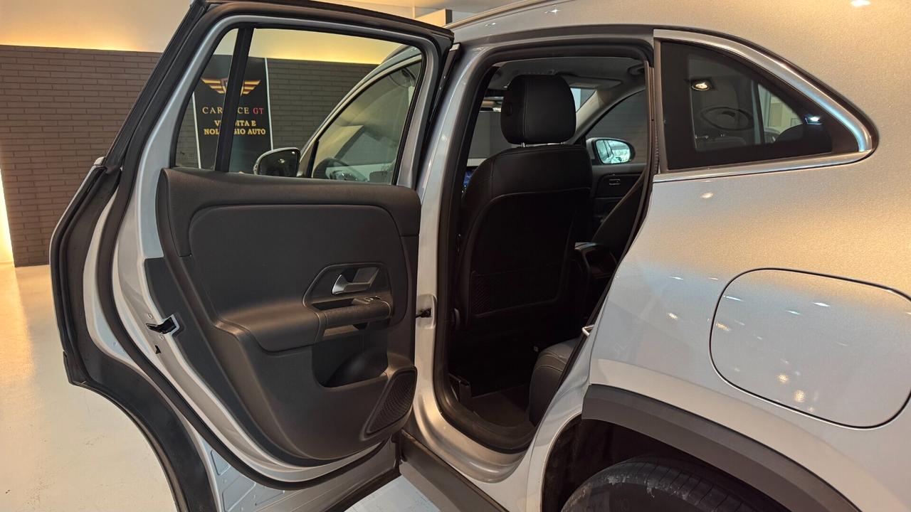 MERCEDES-BENZ GLA 180d Advanced - 2024