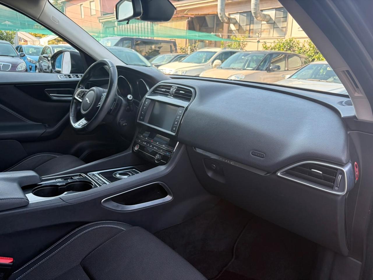 Jaguar F-Pace 2.0 D 180 CV AWD aut. R-Sport