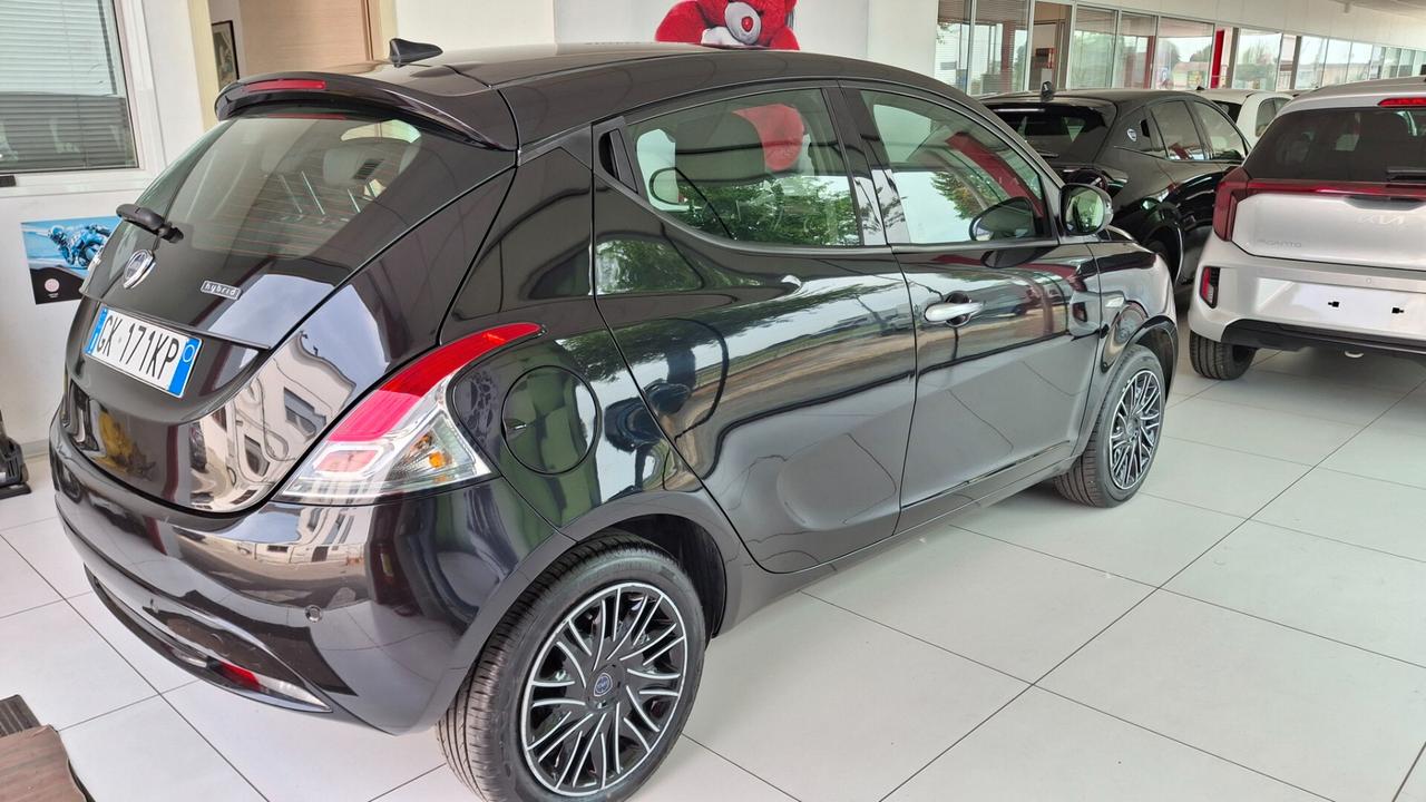 Lancia Ypsilon 1.0 FireFly 5 porte S&S Hybrid Gold