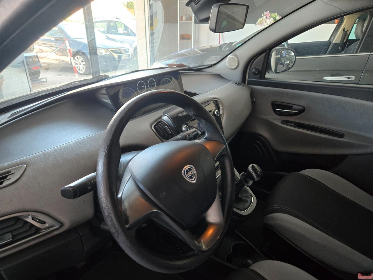 Lancia Ypsilon 1.2 69 CV 5 porte S&S Gold